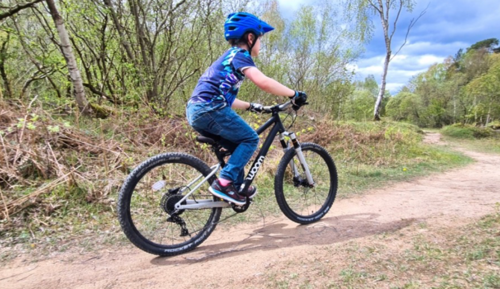 Woom OFF AIR 5 – The Lightweight, Fast, and Confidence-Boosting Mountain Bike That Made My Kid Fall in Love with Cycling Again&nbsp;🚵‍♀️✨